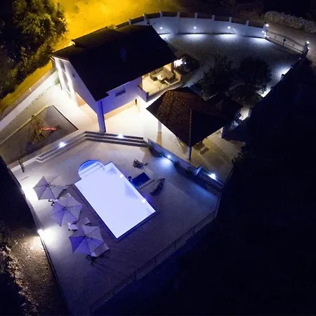 Ctns232 Holiday House With Private Pool Villa